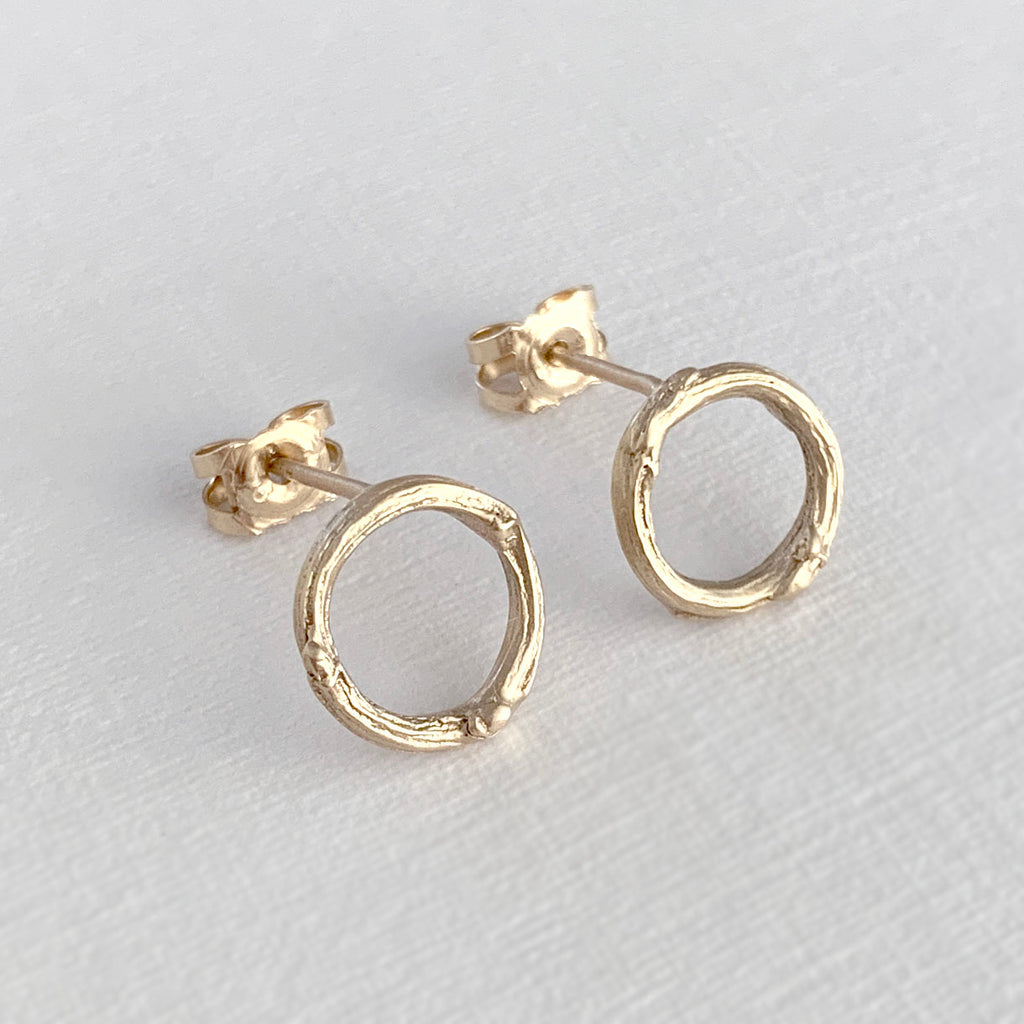 Willow Twig Circle Stud Earrings in Solid Gold